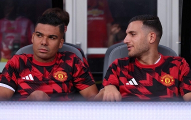 MU nhận tin cực buồn từ tiền vệ đã đẩy Casemiro lên ghế dự bị