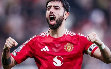 Bruno Fernandes bất ngờ lọt top 3 tiền vệ xuất sắc nhất thế giới