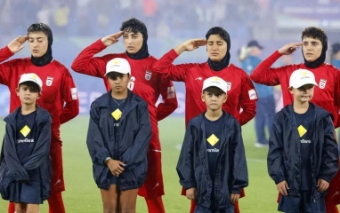 Xe buýt tuyển nữ Iran bị bao vậy, cầu thủ phát tín hiệu cầu cứu