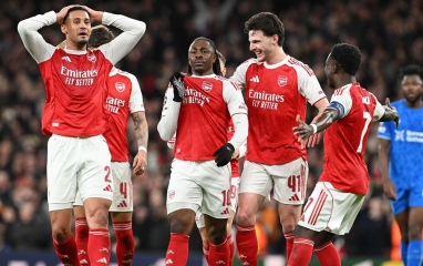 Cựu sao Ngoại hạng Anh kêu gọi treo giò hơn 11 cầu thủ Arsenal