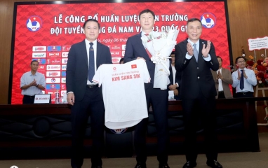HLV Kim Sang-sik lập chuỗi thành tích đáng nể cùng bóng đá Việt Nam