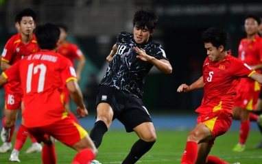 Báo Hàn: 'U23 Việt Nam mất 2 trung vệ, chơi thiếu người vẫn hạ Hàn Quốc'