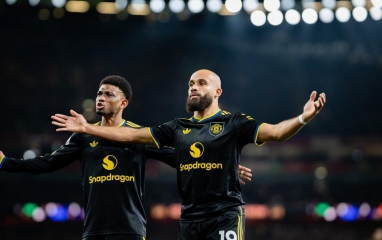 Thắng Arsenal, MU chứng kiến cột mốc bị lãng quên từ thời Van Persie