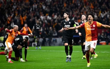 Juventus sụp đổ trước Galatasaray trong trận cầu 7 bàn thắng