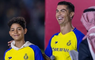 Con trai Ronaldo gây bão với phản ứng nóng nảy giống hệt CR7