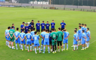 HLV Kim Sang-sik nhận tin không thể buồn hơn trước đại chiến Malaysia