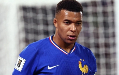 Mbappe: 'Họ gọi tôi là con khỉ sau khi sút hỏng'