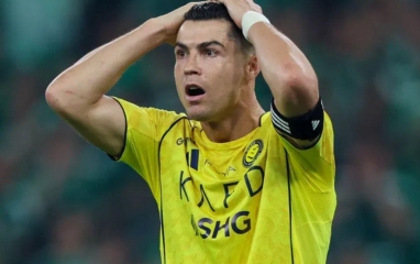 Vừa ghi bàn trở lại, Ronaldo vẫn 'hít khói' 2 ngôi sao Saudi Arabia