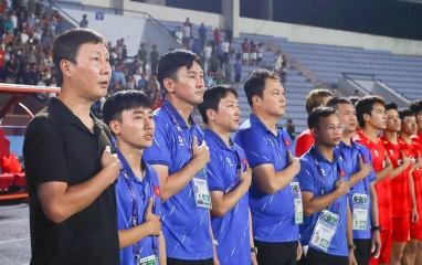 CĐV Thái Lan dậy sóng khi trợ lý HLV Kim Sang Sik dẫn dắt CLB Thai League