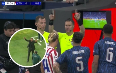 CĐV Arsenal nổi giận, yêu cầu UEFA trừng phạt HLV Diego Simeone