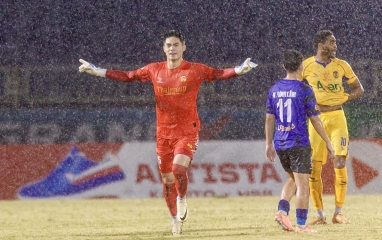 Trung Kiên lên tiếng sau pha bỏ lỡ khó tin bậc nhất V.League