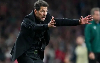 Hụt vé chung kết, HLV Simeone nổi nóng va chạm với sếp lớn Arsenal