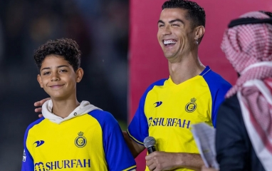 Nối gót cha, Ronaldo Jr sẵn sàng cập bến đội bóng vĩ đại châu Âu