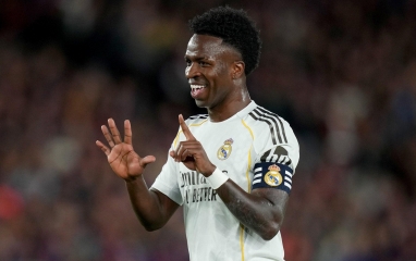 Vinicius lại 'cà khịa' CĐV Barca ngay giữa Camp Nou