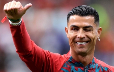 Ronaldo xuất hiện khác biệt trong trận ra quân World Cup