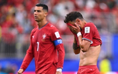 Khoảnh khắc Ronaldo gây tranh cãi dữ dội trước Bruno Fernandes