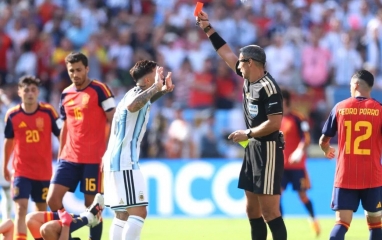 UEFA đáp trả FIFA, quyết thay đổi lớn về công tác trọng tài