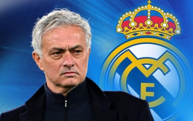 CHÍNH THỨC: Real Madrid chiêu mộ tiền đạo đầu tiên cho Mourinho