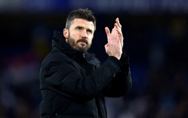 HLV Carrick ngăn cản 3 cầu thủ rời khỏi MU