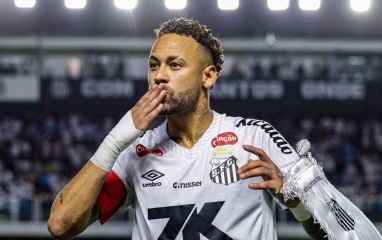 Tái xuất sân cỏ sau 70 ngày, Neymar lập tức toả sáng