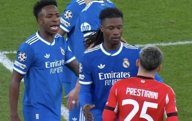 Cầu thủ có hành vi thiếu tôn trọng Vinicius phải khoá trang cá nhân sau vụ việc