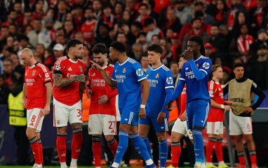 Cựu trọng tài Ngoại Hạng Anh bị chỉ trích vì phát ngôn về Vinicius