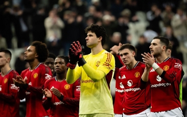 CĐV MU nổi giận, đòi đuổi thẳng một cầu thủ sau thất bại trước Newcastle