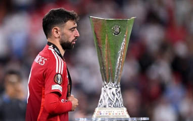 Chuyển nhượng MU 12/3: Khẩn cấp tìm người thay thế Bruno, tranh giành sao trẻ với PSG và Bayern Munich