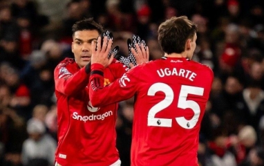 Chuyển nhượng MU 1/4: Ronaldo 'phá bĩnh' Messi, bộ đôi tiền vệ sẵn sàng ra đi