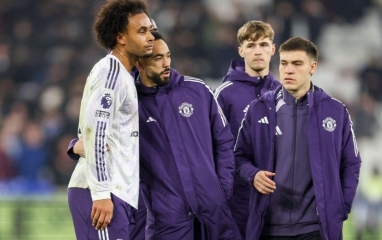 Chuyển nhượng MU 6/4: Chia tay 8 cầu thủ, quyết chiến với Man City