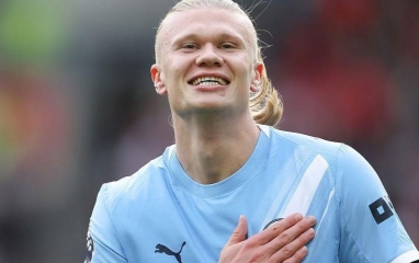 Erling Haaland ăn mừng hả hê khi MU bại trận