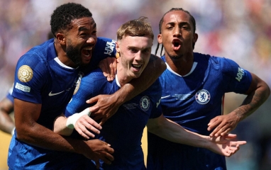Deco dẫn đầu phái đoàn của Barca đến Anh đàm phán với ngôi sao Chelsea