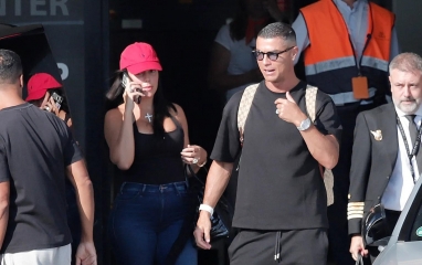 Ronaldo đeo nhẫn kim cương, rộ tin tổ chức đám cưới với Georgina