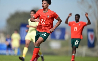 Con trai Ronaldo chuẩn bị ra mắt tại Bồ Đào Nha