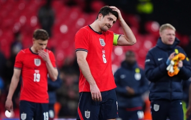 Bù giờ bùng nổ, Anh rơi chiến thắng trước Uruguay