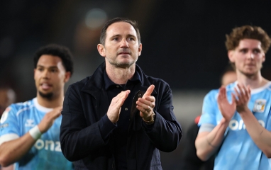 Tái xuất Ngoại hạng Anh, Frank Lampard nhận giải thưởng danh giá