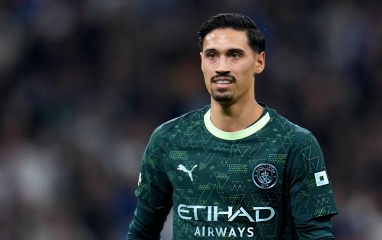 Nổ bom tấn 100 triệu Bảng, Man City cân nhắc bán tiền vệ gốc Indonesia