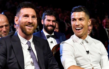 Messi nhận lời mời ăn tối cùng Ronaldo