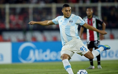 Vinicius trượt 3 quả pen trong trận