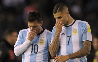 Đắc tội vợ cũ, đồng đội Messi bị chơi khăm theo cách không ngờ
