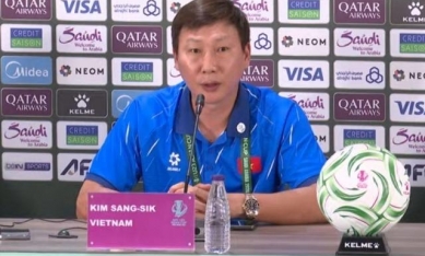 HLV Kim Sang Sik lên tiếng về Đình Bắc trước thềm bán kết với U23 Trung Quốc