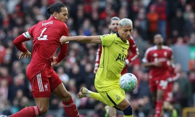 Hòa Tottenham, Liverpool lỡ cơ hội vào top 4