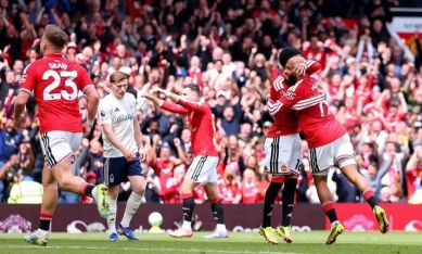 Bruno Fernandes san bắng kỷ lục, MU thắng kịch tính trên sân nhà