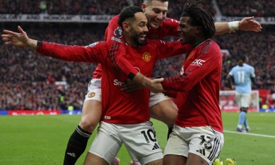 Hàng công thăng hoa, MU vùi dập Man City ở Old Trafford