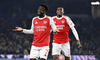 Saka toả sáng, Arsenal bỏ xa Man City 7 điểm tại Ngoại hạng Anh