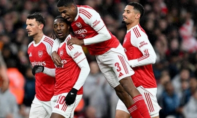 Eze tỏa sáng, Arsenal hạ Mansfield vào tứ kết FA Cup