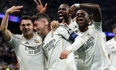Valverde lập hattrick, Real Madrid đặt một chân vào tứ kết Champions League