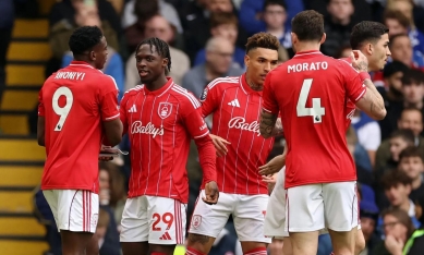 Chelsea gục ngã trước Nottingham, cánh cửa Champions League dần khép lại