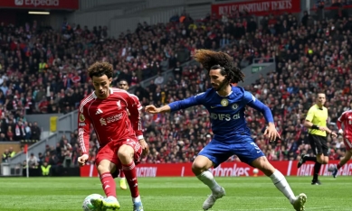 Enzo lập siêu phẩm, Liverpool bị Chelsea cầm chân trong cuộc đua dự cúp C1