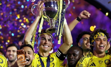 Ronaldo lập cú đúp rực rỡ, Al Nassr chính thức vô địch Saudi Pro League